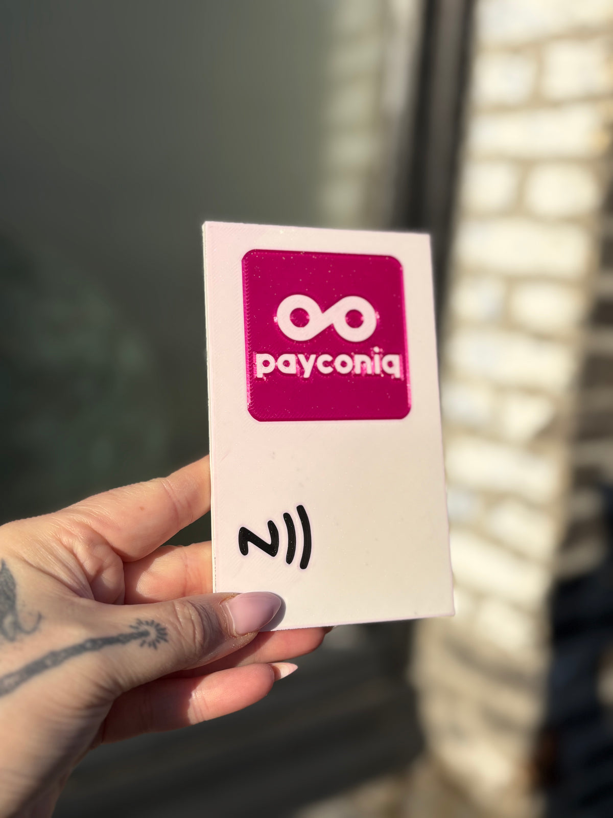NFC & QR Social Media Stand – Deel je socials met één scan