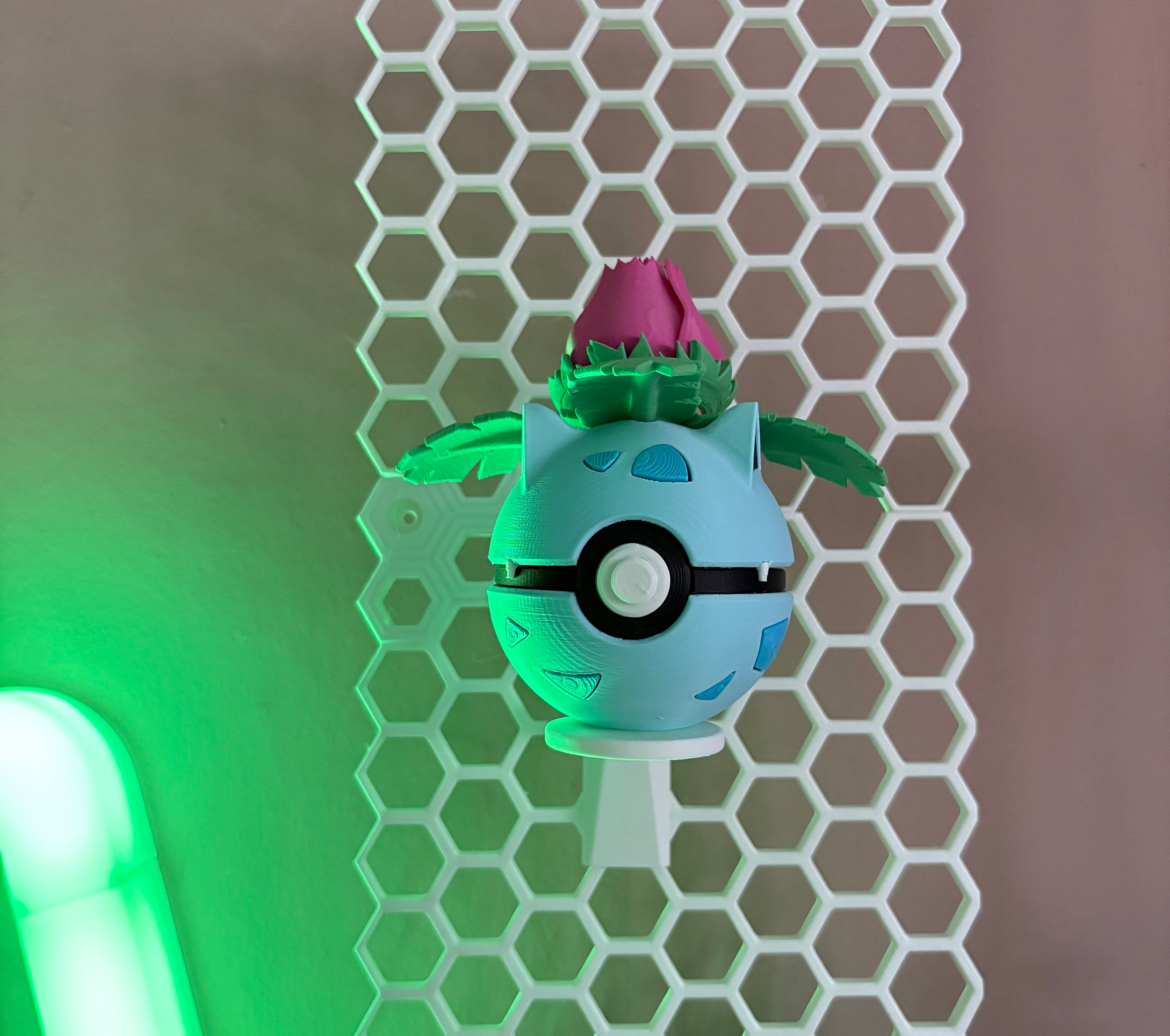 #0002 Ivysaur - Character Ball