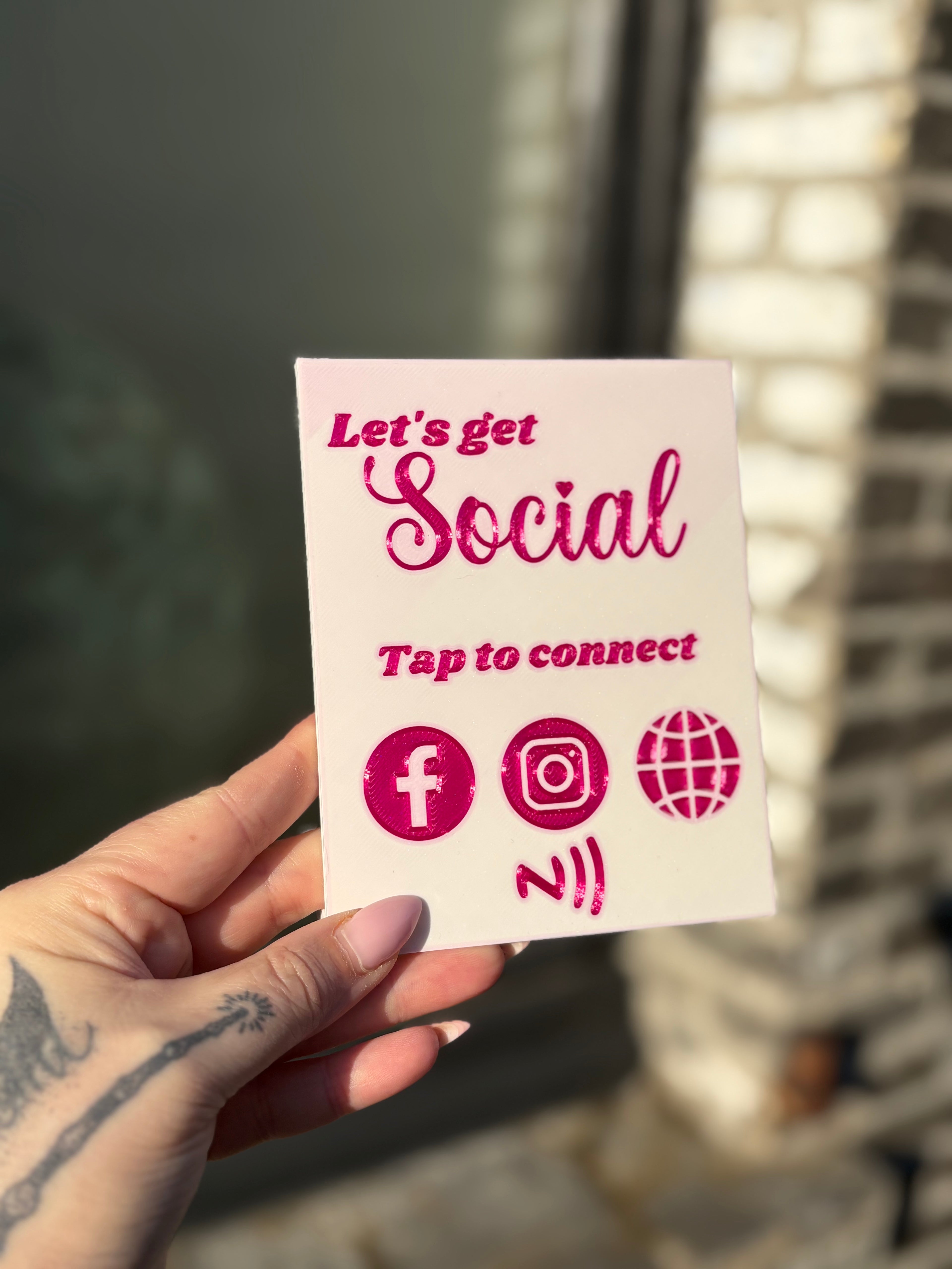 Let’s Get Social NFC Stand – Tap om je socials te openen