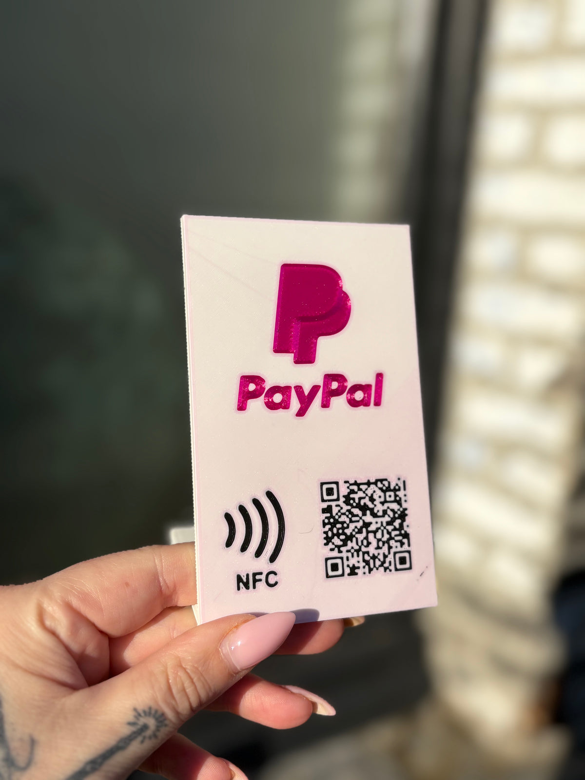 NFC & QR Social Media Stand – Deel je socials met één scan