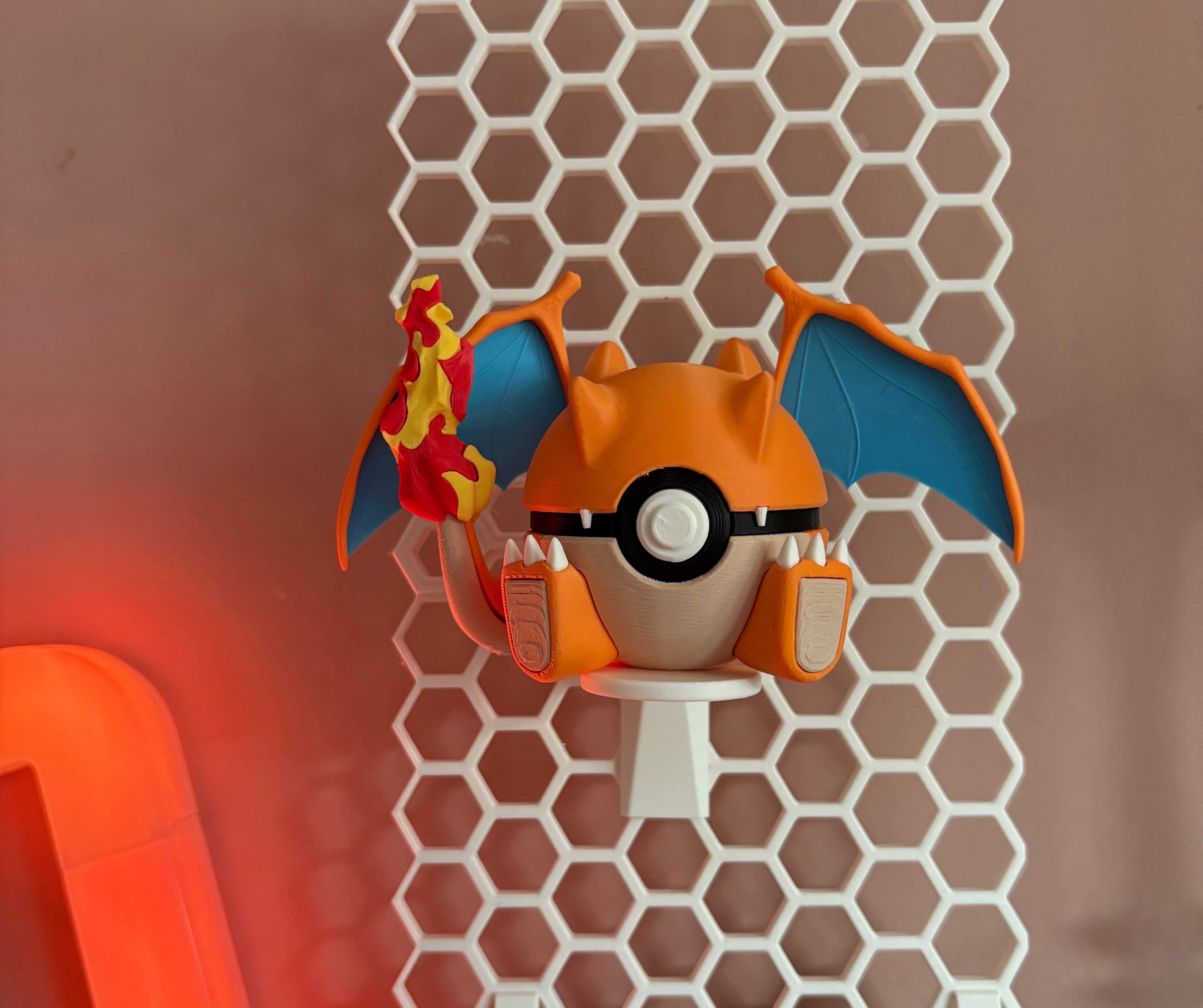 #0006 Charizard - Character Ball